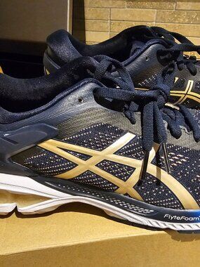Asics Kayano womens running shoes sz 9 US